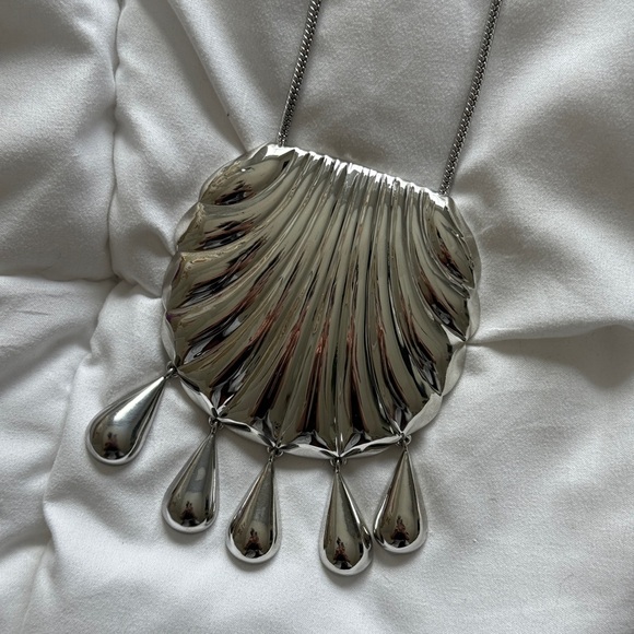 Shell Pendant Necklace - Picture 3 of 13